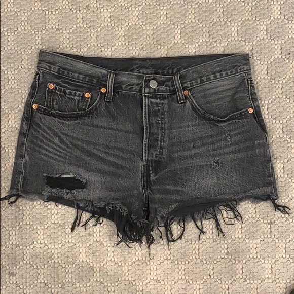 Levi’s 501 Shorts - Picture 2 of 4